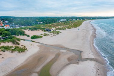 Danimarka 'daki Hornbaek plajının havadan görünüşü.