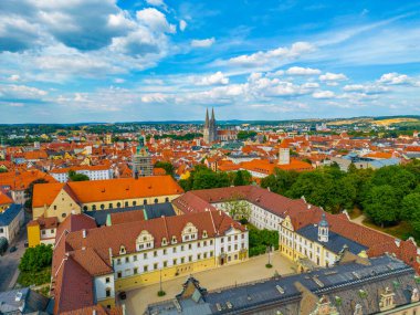 Almanya 'nın Regensburg kentindeki Saint Emmeram Sarayı manzarası.