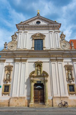 Eski Alman kasabası Regensburg 'daki Carmelitan Kilisesi.