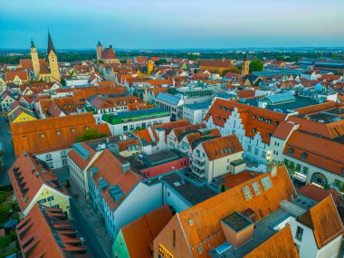 Alman şehri Ingolstadt 'ın gün doğumu manzarası.