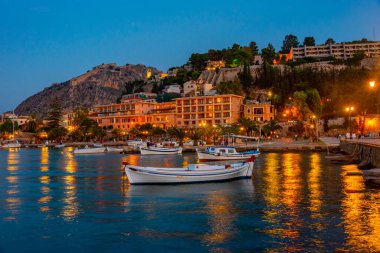 Yunan kenti Nafplio 'da deniz kenarına bakan Palamidi kalesi.