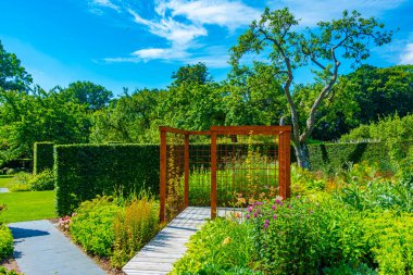 İsveç 'teki Sofiero Sarayı' ndaki bahçeler.