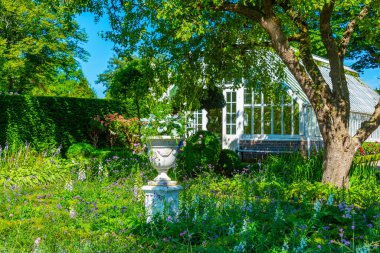 İsveç 'teki Sofiero Sarayı' ndaki bahçeler.