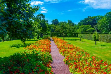 İsveç 'teki Sofiero Sarayı' ndaki bahçeler.