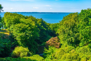 İsveç 'teki Sofiero Sarayı' ndaki bahçeler.