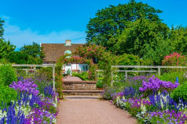 İsveç 'teki Sofiero Sarayı' ndaki bahçeler.