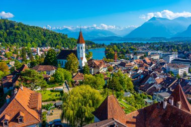 İsviçre 'deki şatodan Thun' un Panorama manzarası.