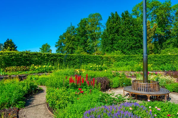 Trädgårdar Vid Egeskov Slot Ses Solig Dag Danmark — Stockfoto