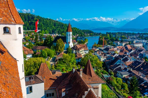 İsviçre 'deki şatodan Thun' un Panorama manzarası.