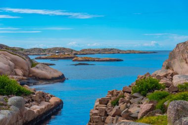 İsveç 'te Kungshamn yakınlarında Bohuslan kıyıları.