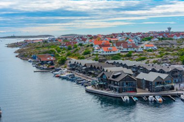 İsveç 'in Kungshamn kentindeki marina manzarası.