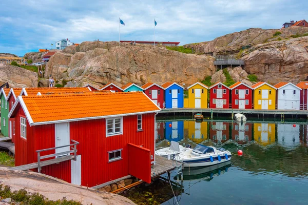 Kolorowe Drewniane Szopy Szwedzkiej Miejscowości Smogen — Zdjęcie stockowe