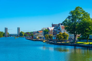 İsveç 'in Trollhattan kentindeki Gta IV nehrinin rıhtımı..