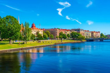 İsveç 'in Halmstad kentinde Nissan Nehri' nin kıyısında..