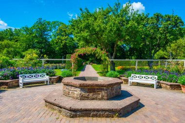 İsveç 'teki Sofiero Sarayı' ndaki bahçeler.