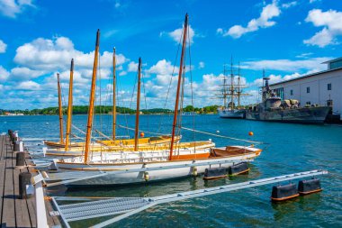 İsveç 'in Karlskrona limanındaki tarihi savaş gemisi..