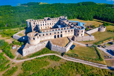 İsveç 'teki Borgholm şatosunun havadan görünüşü.