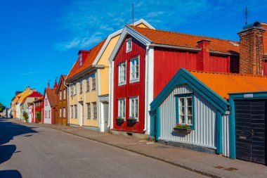 İsveç 'in Kalmar kasabasında renkli ahşap evler.
