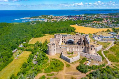 İsveç 'teki Borgholm şatosunun havadan görünüşü.