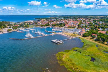 İsveç 'te Borgholm' un hava manzarası.