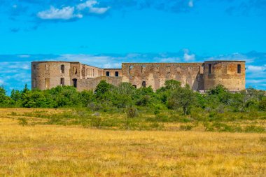 İsveç 'teki Borgholm şatosunda güneşli bir gün..
