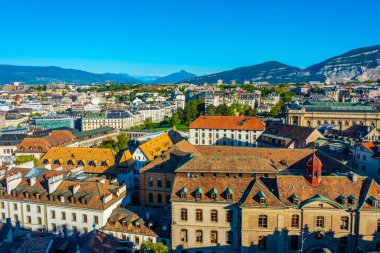 İsviçre 'nin Cenevre kentindeki tarihi binaların havadan görünüşü.