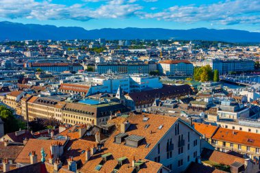 İsviçre 'nin Cenevre kentindeki tarihi binaların havadan görünüşü.