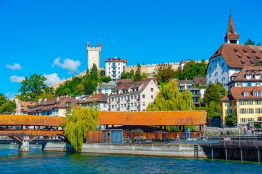 İsviçre 'nin Luzern kentinde Spreuerbruecke Panoraması ve tarihi takviye.