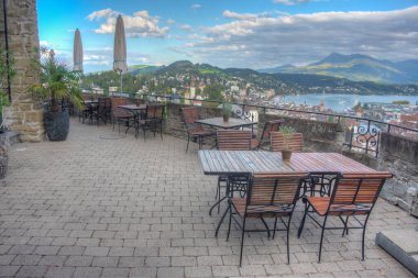 İsviçre 'nin Luzern kasabasına bakan teras..