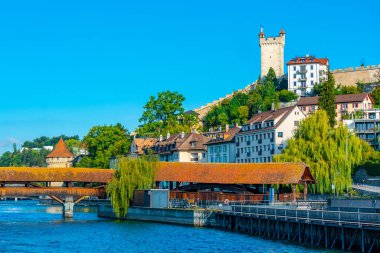 İsviçre 'nin Luzern kentinde Spreuerbruecke Panoraması ve tarihi takviye.