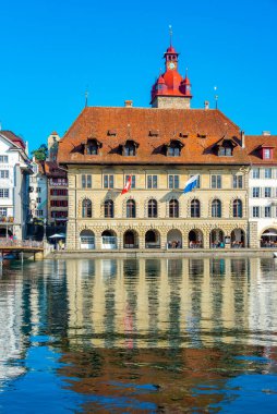 İsviçre 'nin eski Luzern kasabasındaki belediye binası..