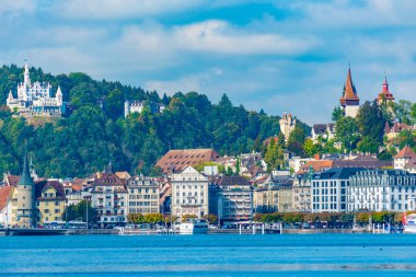 İsviçre 'nin Lucerne Gölü kıyısındaki eski Luzern kasabası..