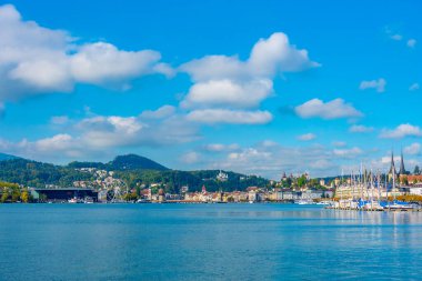 İsviçre 'nin Lucerne Gölü kıyısındaki eski Luzern kasabası..