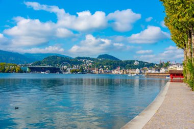 İsviçre 'nin Lucerne Gölü kıyısındaki eski Luzern kasabası..