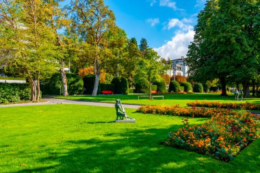 Luzern, İsviçre 'deki Lucerne Gölü' nün rıhtımına park et..