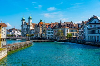 İsviçre 'nin Luzern kasabasındaki Saint Francis Xavier Kilisesi manzarası.