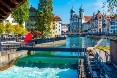 İsviçre 'nin Luzern kasabasındaki Saint Francis Xavier Kilisesi manzarası.