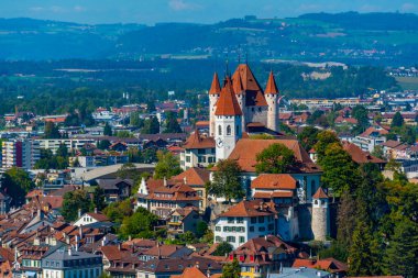 İsviçre 'nin Thun kasabasının Panorama manzarası.