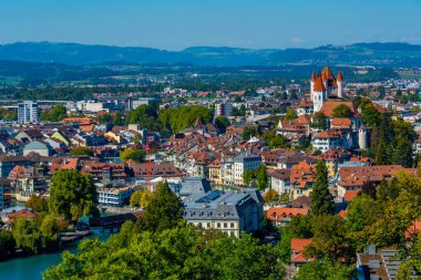İsviçre 'nin Thun kasabasının Panorama manzarası.