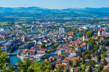 İsviçre 'nin Thun kasabasının Panorama manzarası.