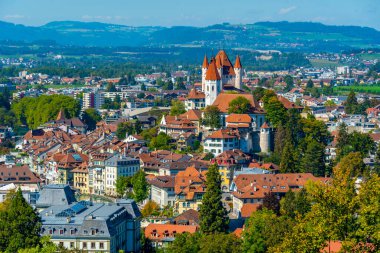 İsviçre 'nin Thun kasabasının Panorama manzarası.