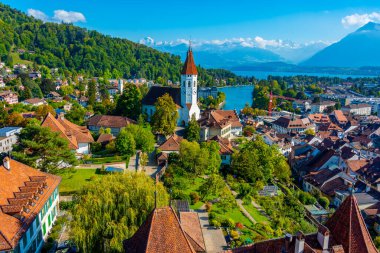 İsviçre 'deki şatodan Thun' un Panorama manzarası.
