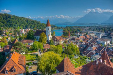 İsviçre 'deki şatodan Thun' un Panorama manzarası.
