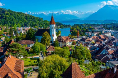 İsviçre 'deki şatodan Thun' un Panorama manzarası.