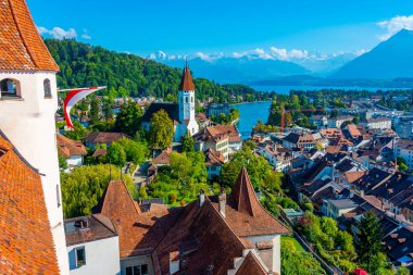 İsviçre 'deki şatodan Thun' un Panorama manzarası.