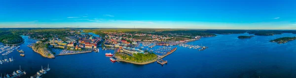 Widok Zachód Słońca Szwedzkiego Miasta Stromstad — Zdjęcie stockowe