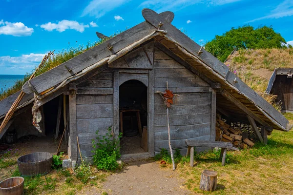 スウェーデンのFotebikenバイキング博物館の木造小屋 — ストック写真