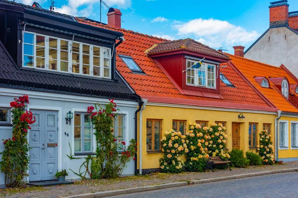 Sveç Ystad Kasabasında Geleneksel Renkli Cadde — Stok fotoğraf