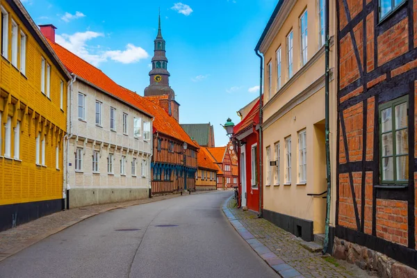 スウェーデンの町Ystadの伝統的なカラフルな通り — ストック写真