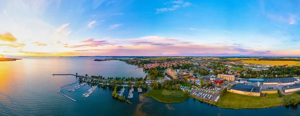 瑞典Vadstena镇及其城堡的日落鸟瞰 — 图库照片